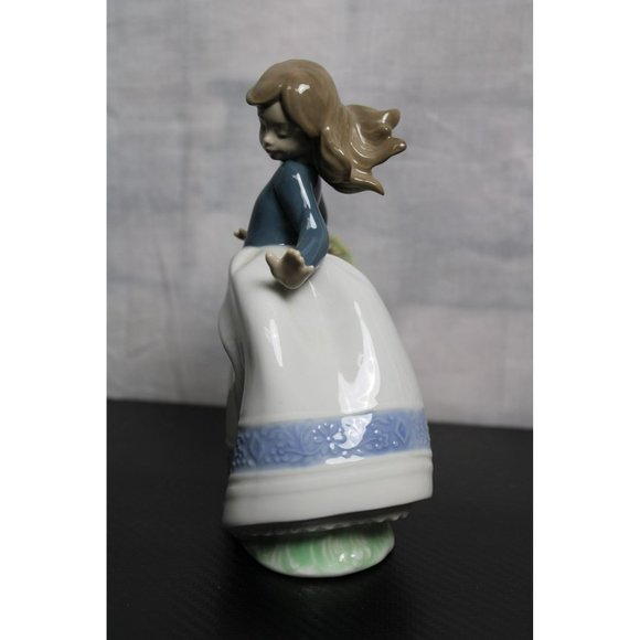 Lladro Nao Figurine Girl with Flower Basket Made in Spain - Picture 4 of 7